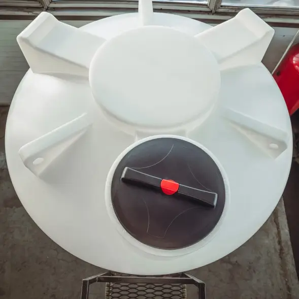 Емкость ЦКТ 5000 л с патрубком 110мм с фланцем белая в обрешетке