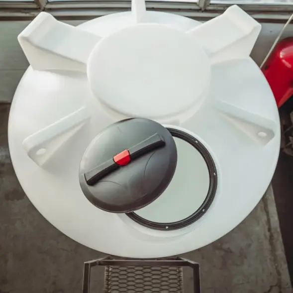 Емкость ЦКТ 5000 л с патрубком 110мм с фланцем белая в обрешетке